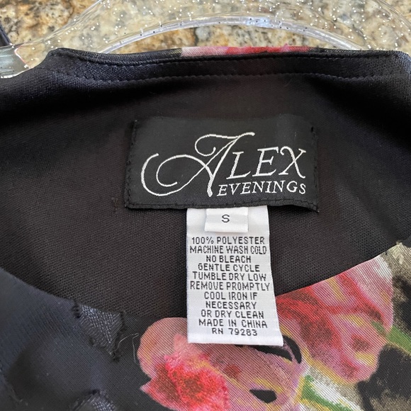 Alex Evenings stunning dressy evening blouse.  Floral print, burnout, tiered - Picture 4 of 9